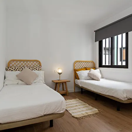 Luxury Beach Views 2br Flat - Private Parking *