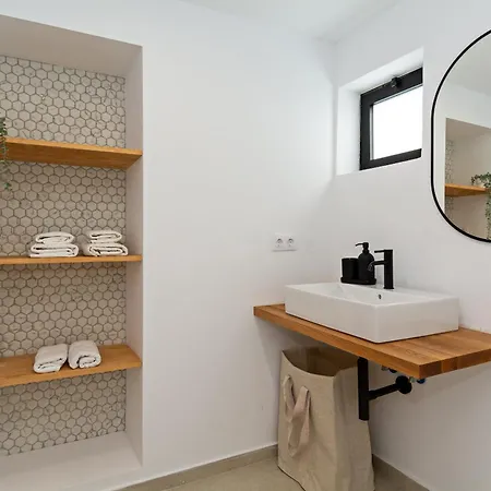 Luxury Beach Views 2br Flat - Private Parking Διαμέρισμα