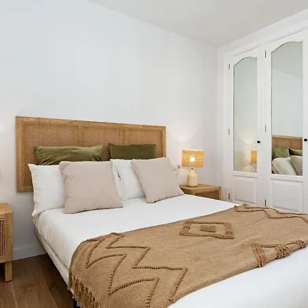 Luxury Beach Views 2br Flat - Private Parking
