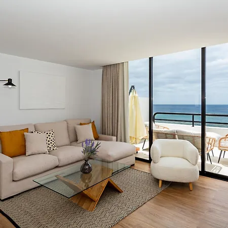 Luxury Beach Views 2br Flat - Private Parking *
