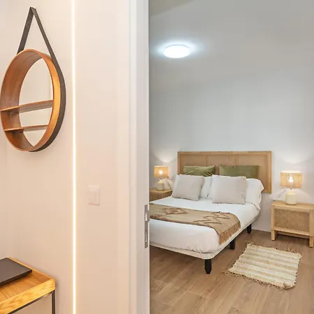 Luxury Beach Views 2br Flat - Private Parking アパート *