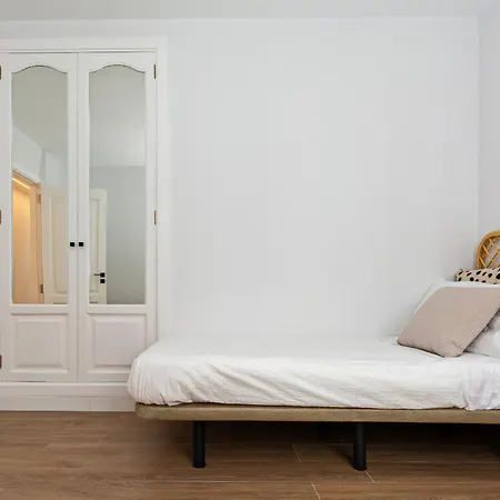 Luxury Beach Views 2br Flat - Private Parking